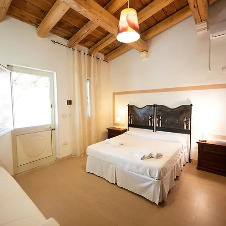 Dimora Della Pizzuta Guest house *